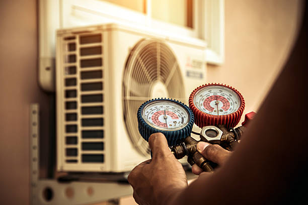 Professional Hvac technician working in Mount Airy, GA